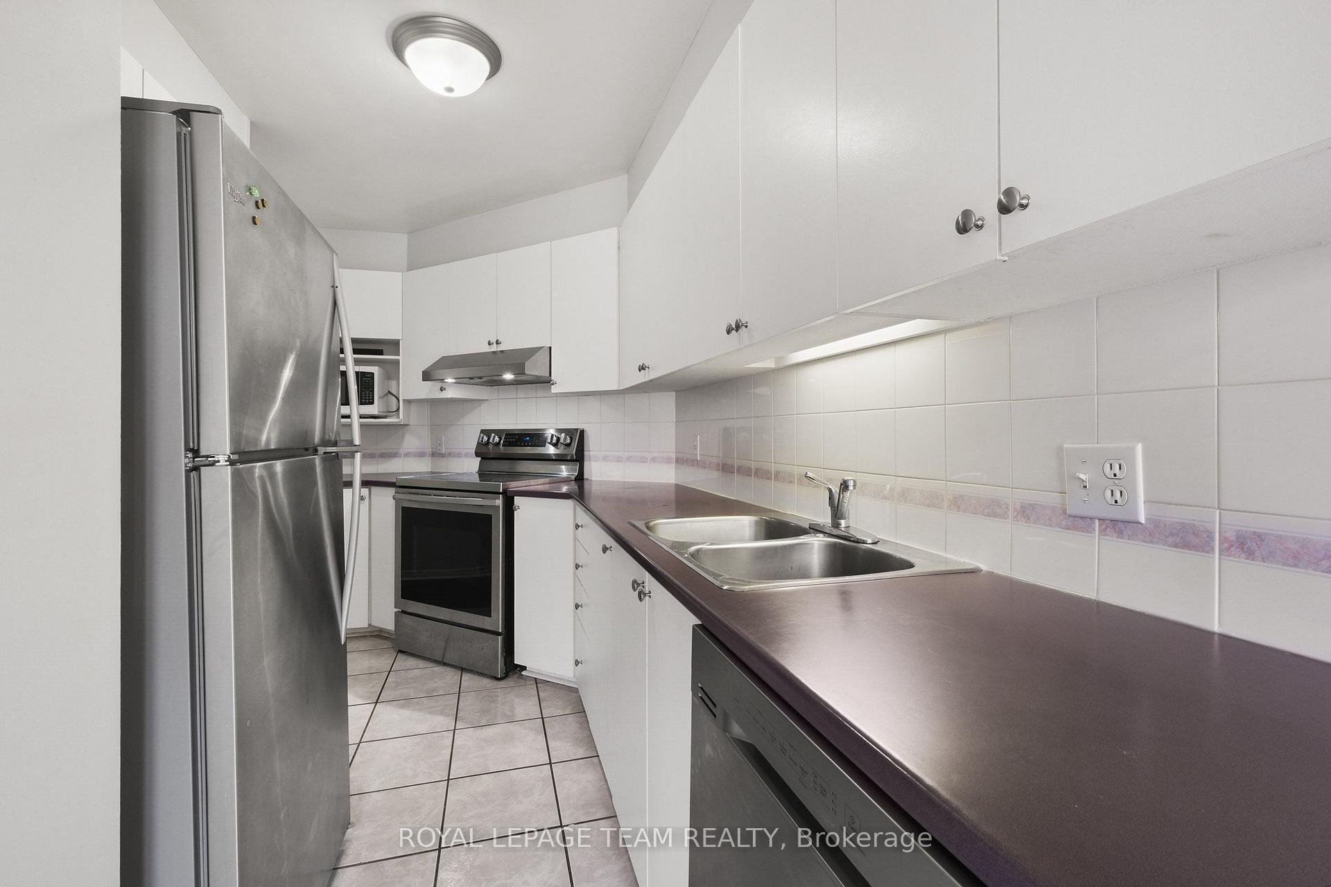 Photo 11 of 1665 Locksley Lane, Ottawa, Beaconwood — HOMEH