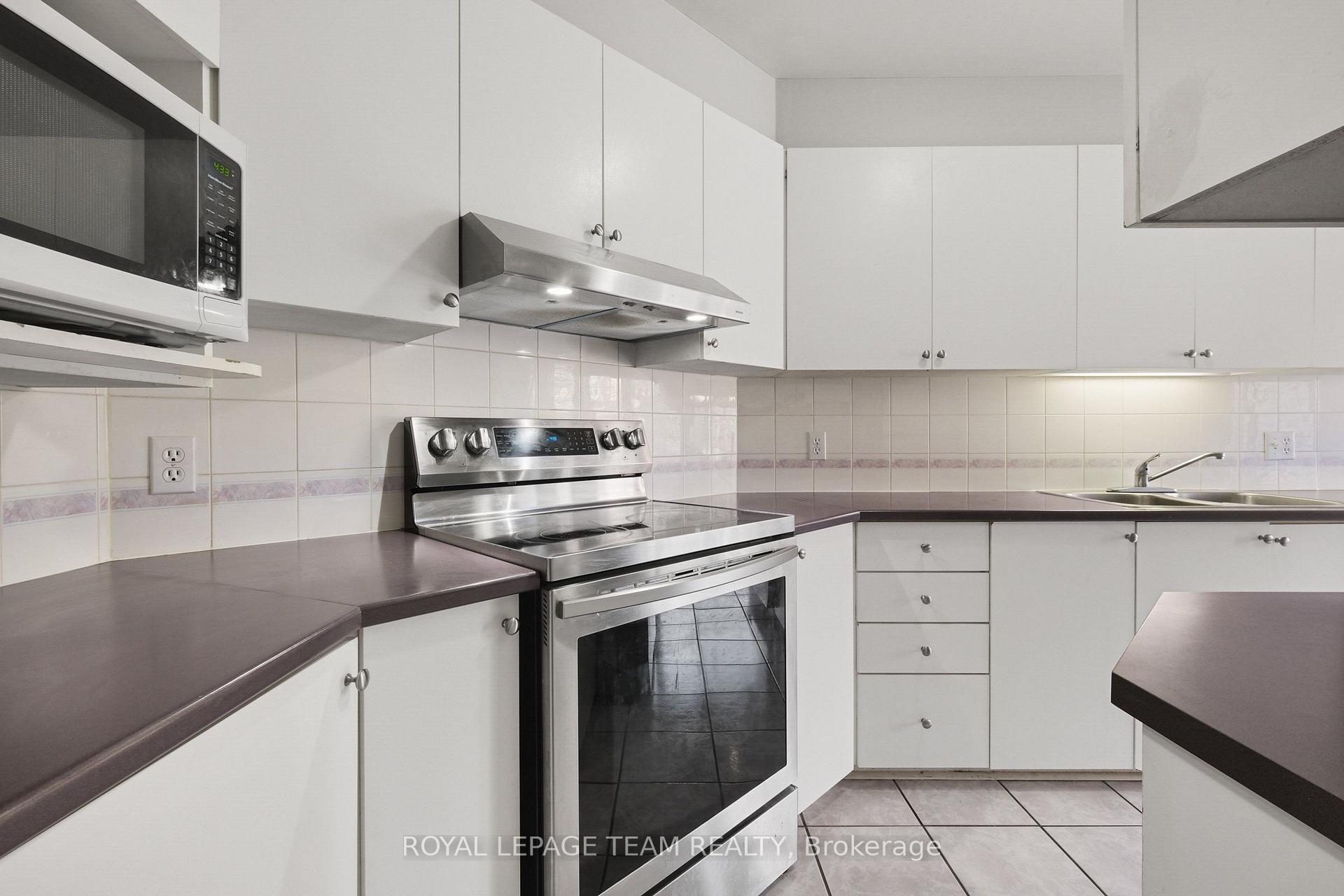 Photo 14 of 1665 Locksley Lane, Ottawa, Beaconwood — HOMEH