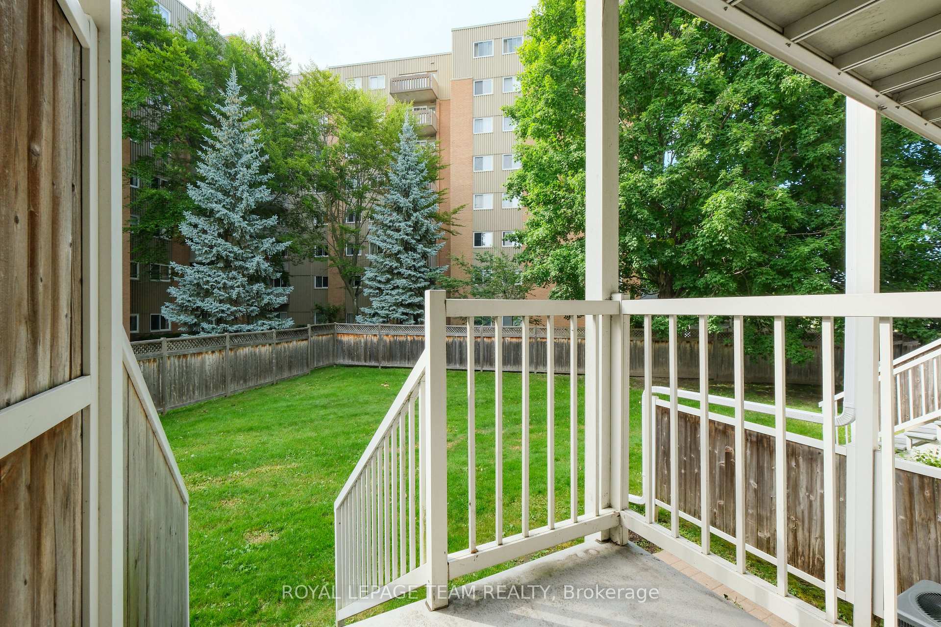Photo 32 of 1665 Locksley Lane, Ottawa, Beaconwood — HOMEH