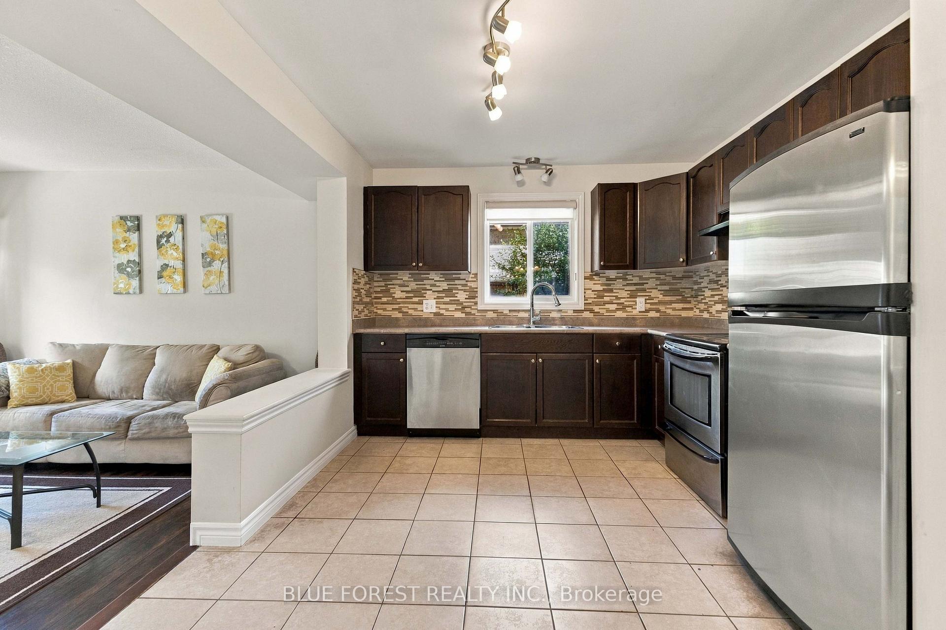 Photo 6 of 3224 Meadowgate Boulevard, London, South U — HOMEH