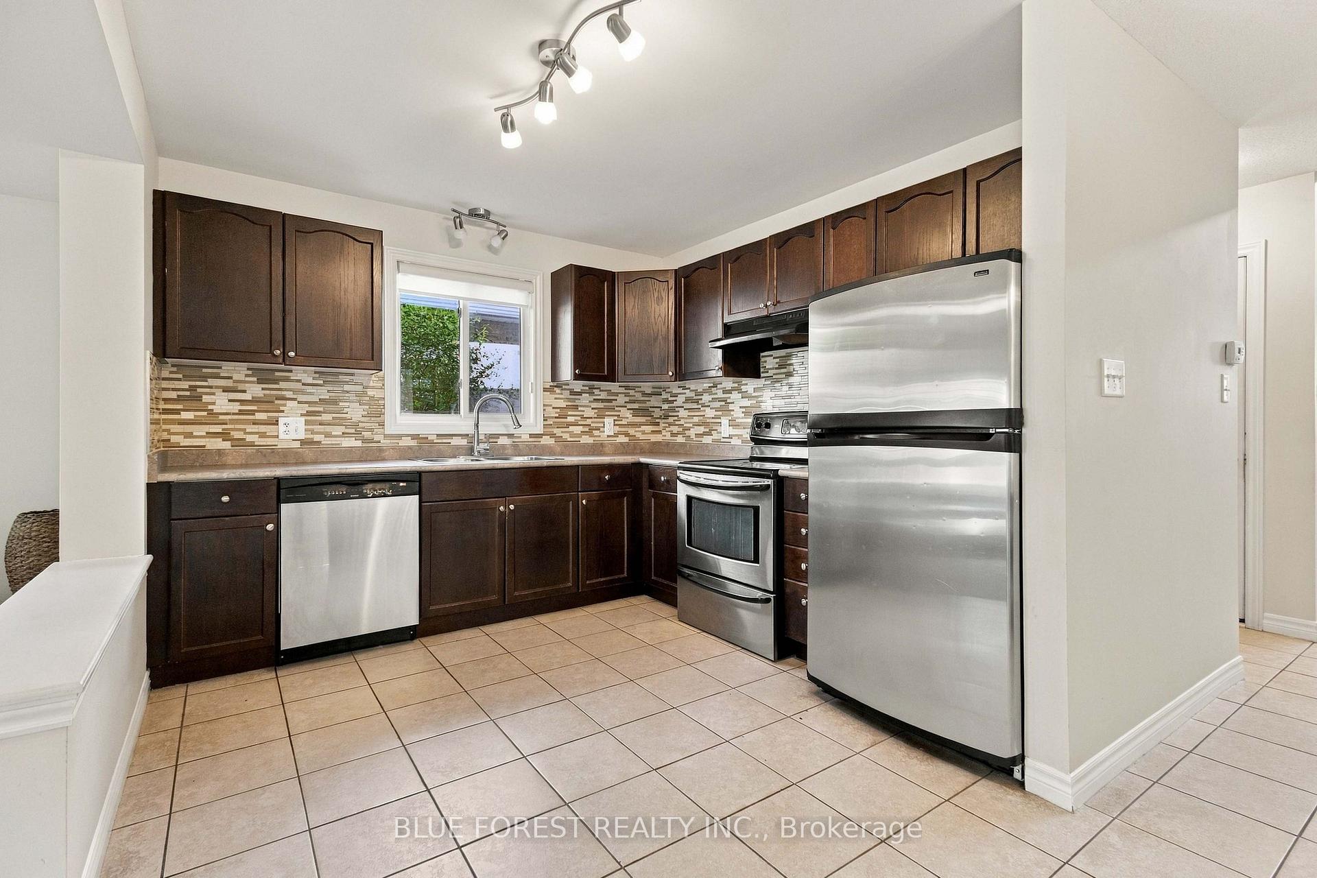 Photo 7 of 3224 Meadowgate Boulevard, London, South U — HOMEH