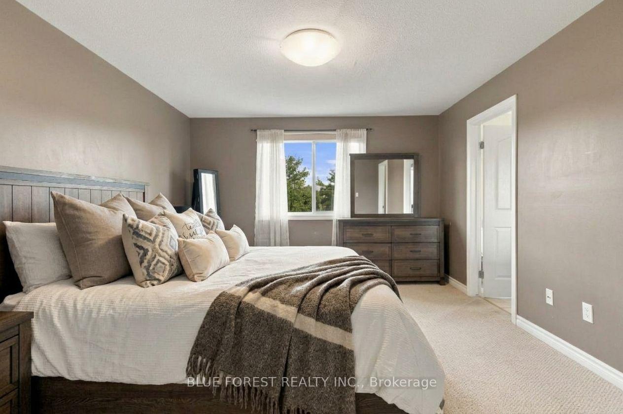 Photo 18 of 3224 Meadowgate Boulevard, London, South U — HOMEH