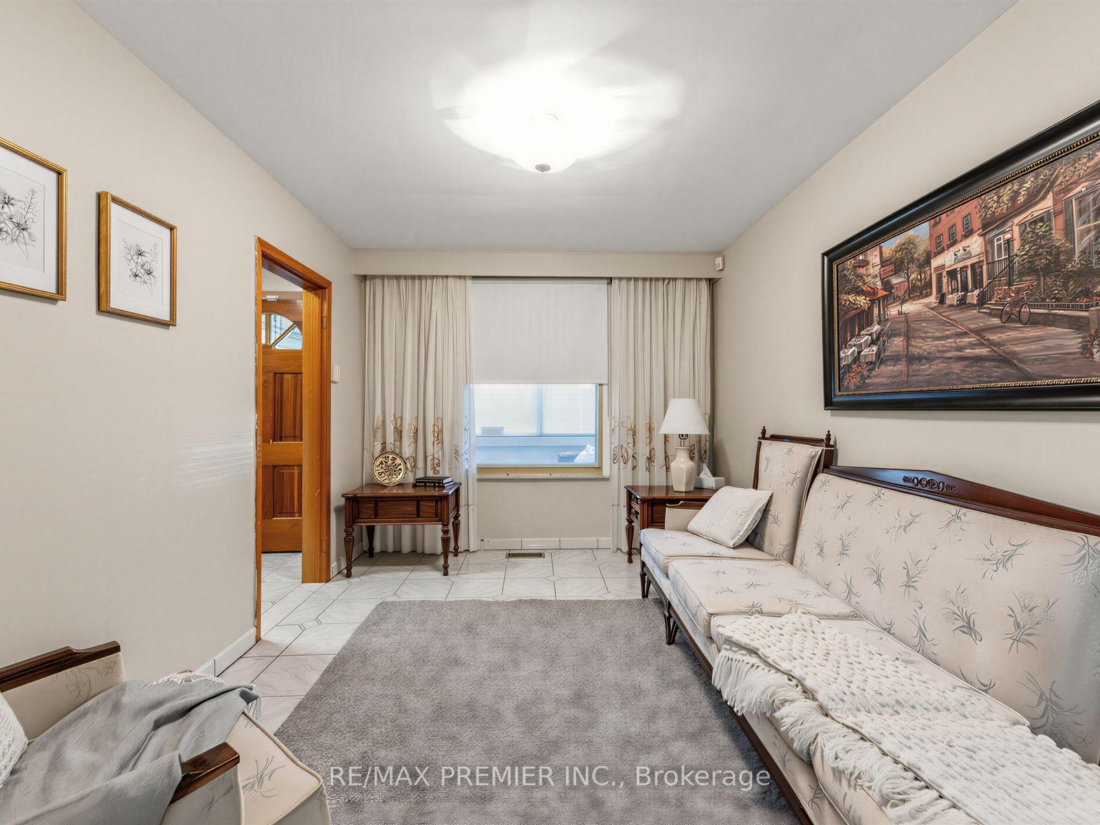 Photo 6 of 155 Ascot Avenue, Toronto, Corso Italia-Davenport — HOMEH