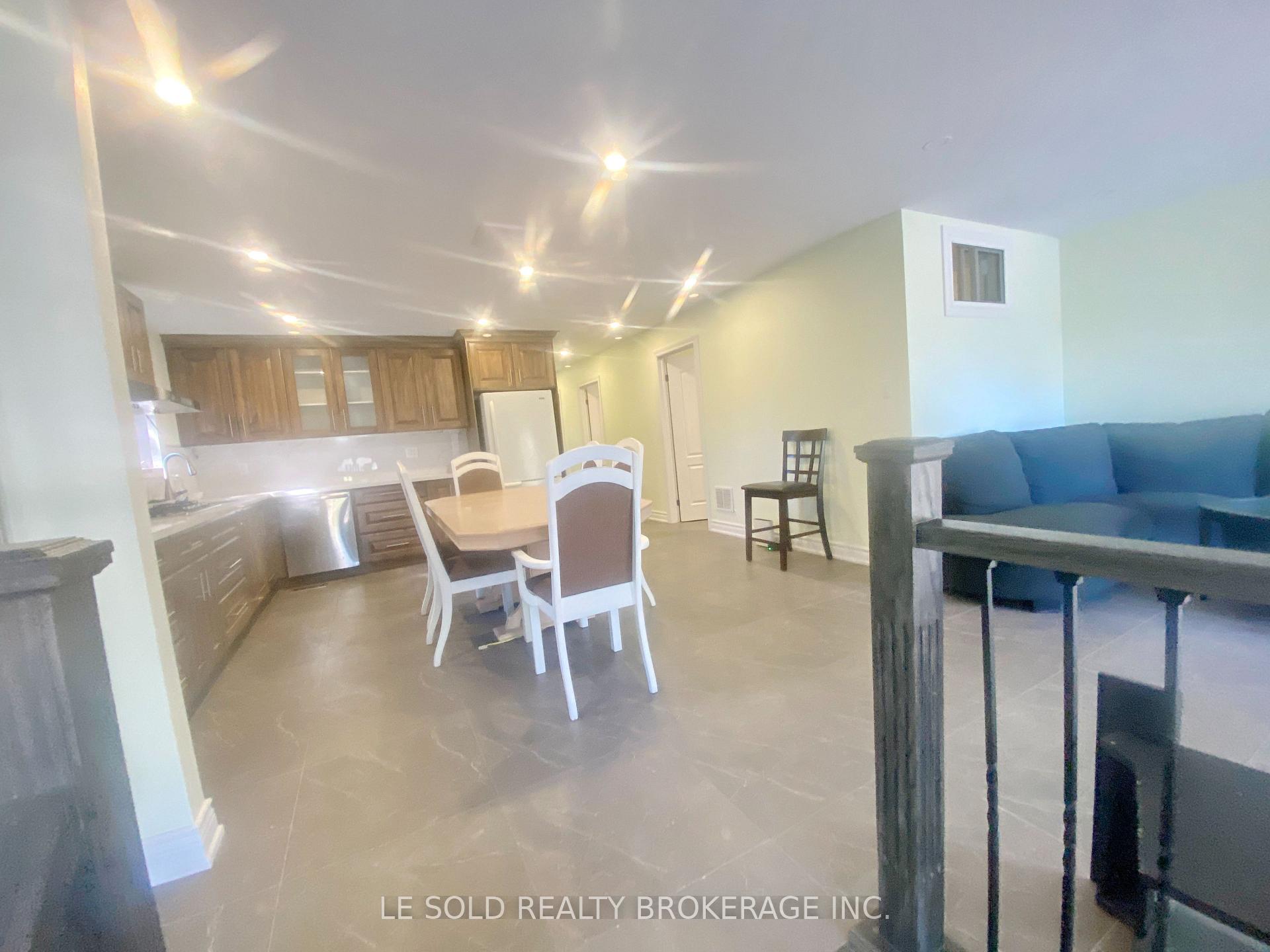Photo 19 of Unit Upper, 2 Chipwood Crescent, North York, Pleasant View — HOMEH
