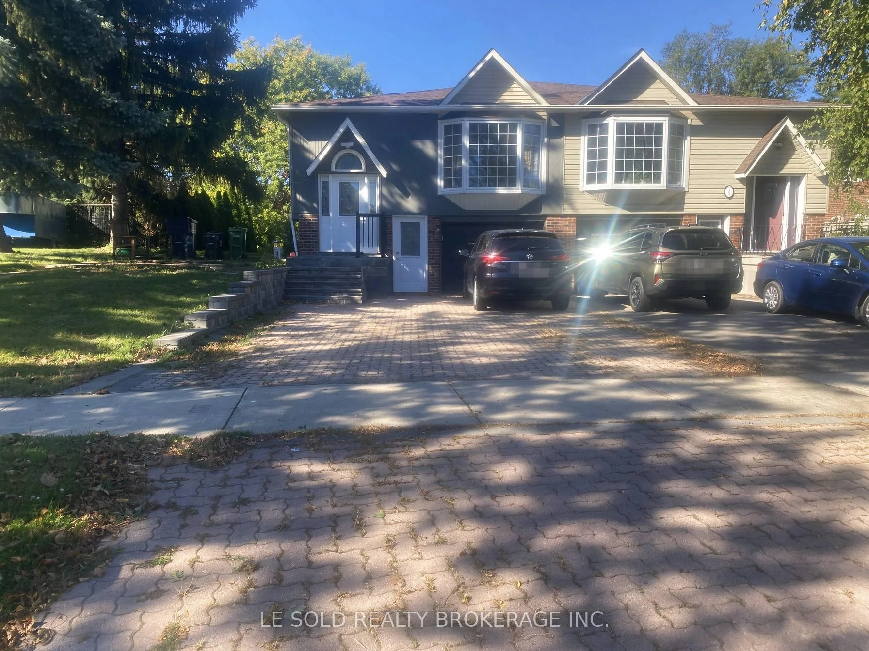 Photo 3 of Unit Upper, 2 Chipwood Crescent, North York, Pleasant View — HOMEH
