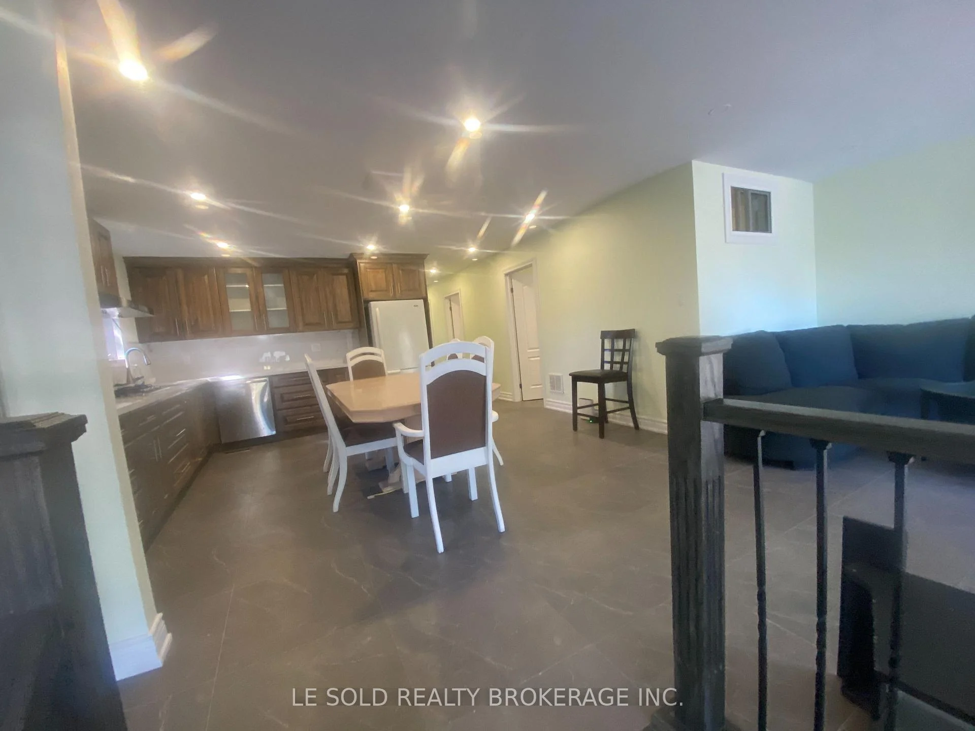 Photo 9 of Unit Upper, 2 Chipwood Crescent, North York, Pleasant View — HOMEH