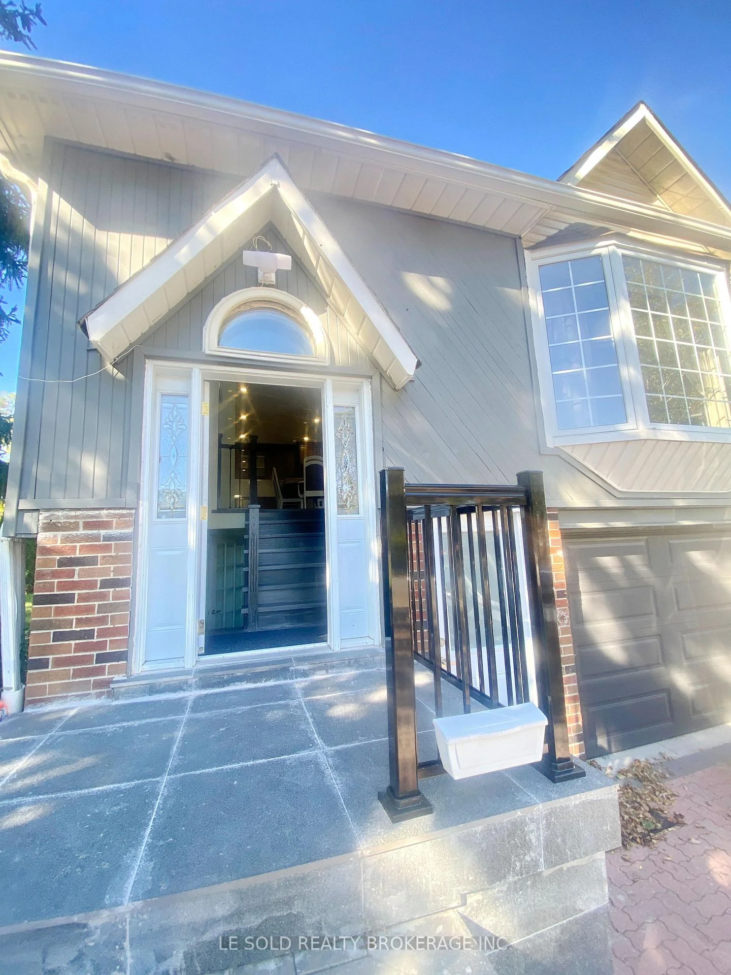 Photo 12 of Unit Upper, 2 Chipwood Crescent, North York, Pleasant View — HOMEH