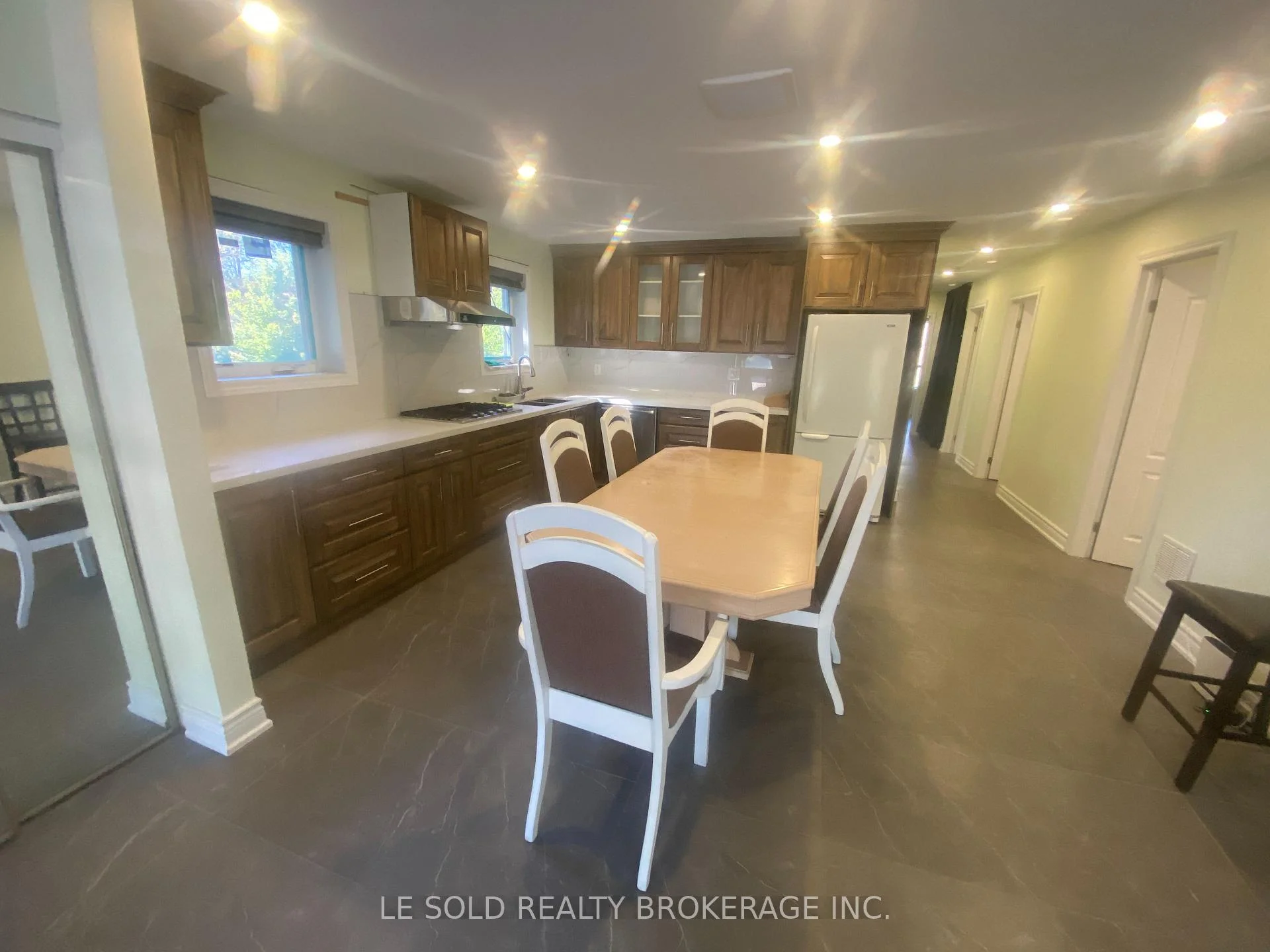 Photo 15 of Unit Upper, 2 Chipwood Crescent, North York, Pleasant View — HOMEH