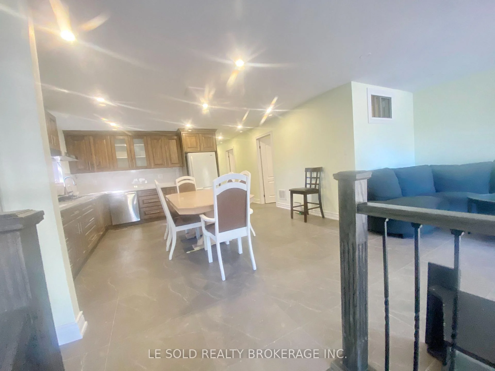 Photo 21 of Unit Upper, 2 Chipwood Crescent, North York, Pleasant View — HOMEH