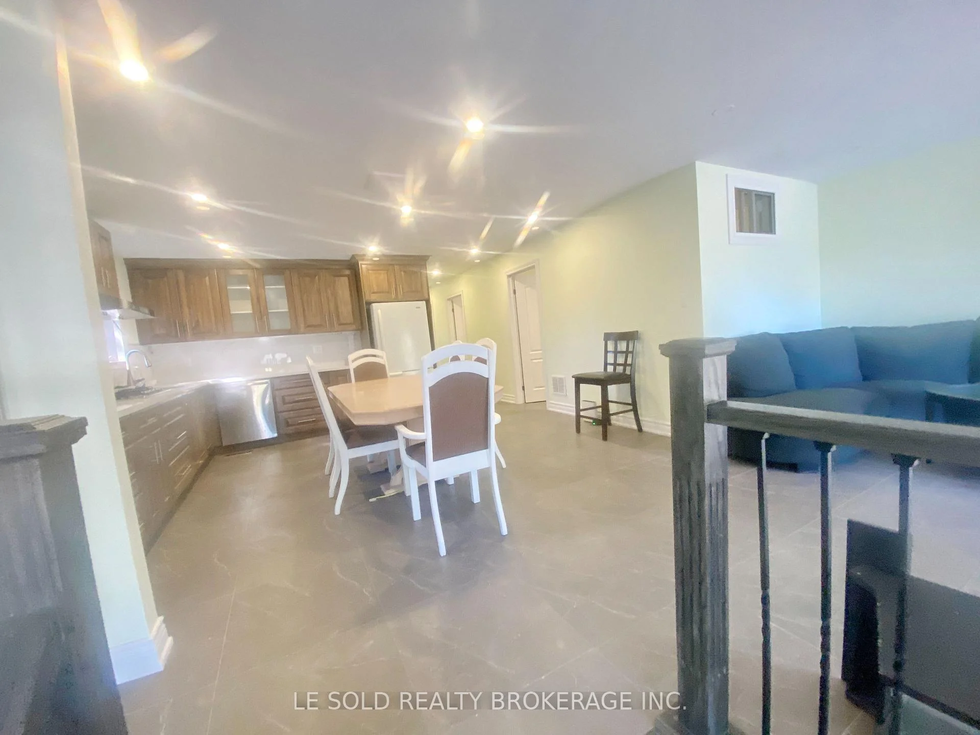 Photo 23 of Unit Upper, 2 Chipwood Crescent, North York, Pleasant View — HOMEH