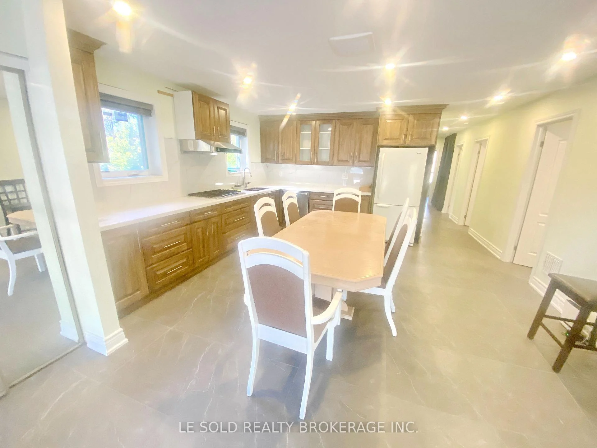 Photo 28 of Unit Upper, 2 Chipwood Crescent, North York, Pleasant View — HOMEH