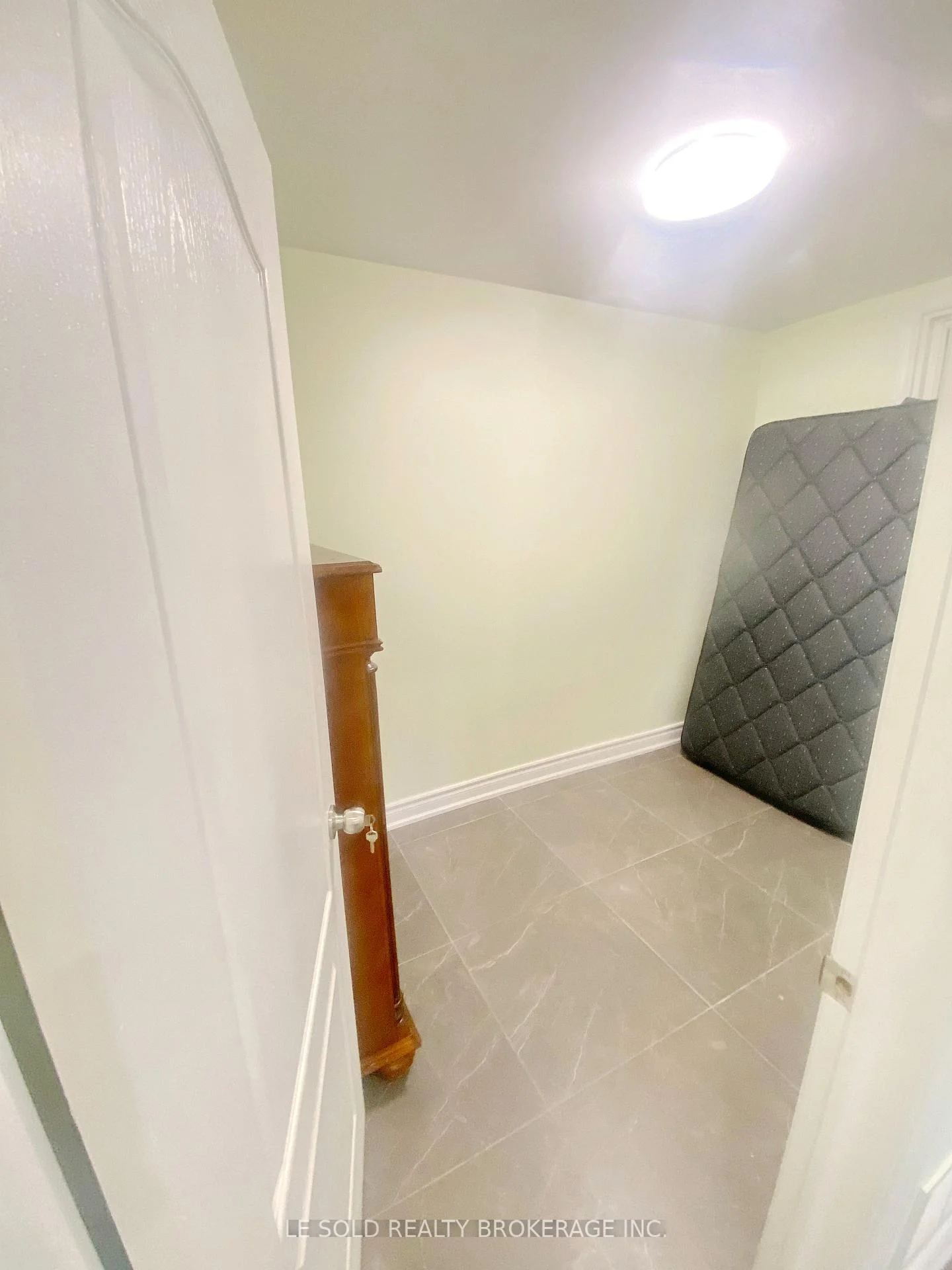 Photo 48 of Unit Upper, 2 Chipwood Crescent, North York, Pleasant View — HOMEH