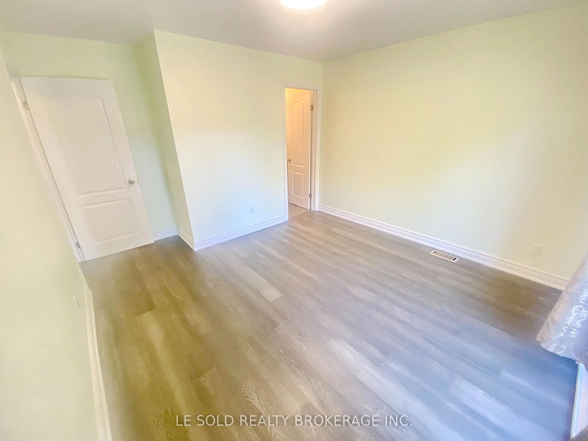 Photo 78 of Unit Upper, 2 Chipwood Crescent, North York, Pleasant View — HOMEH
