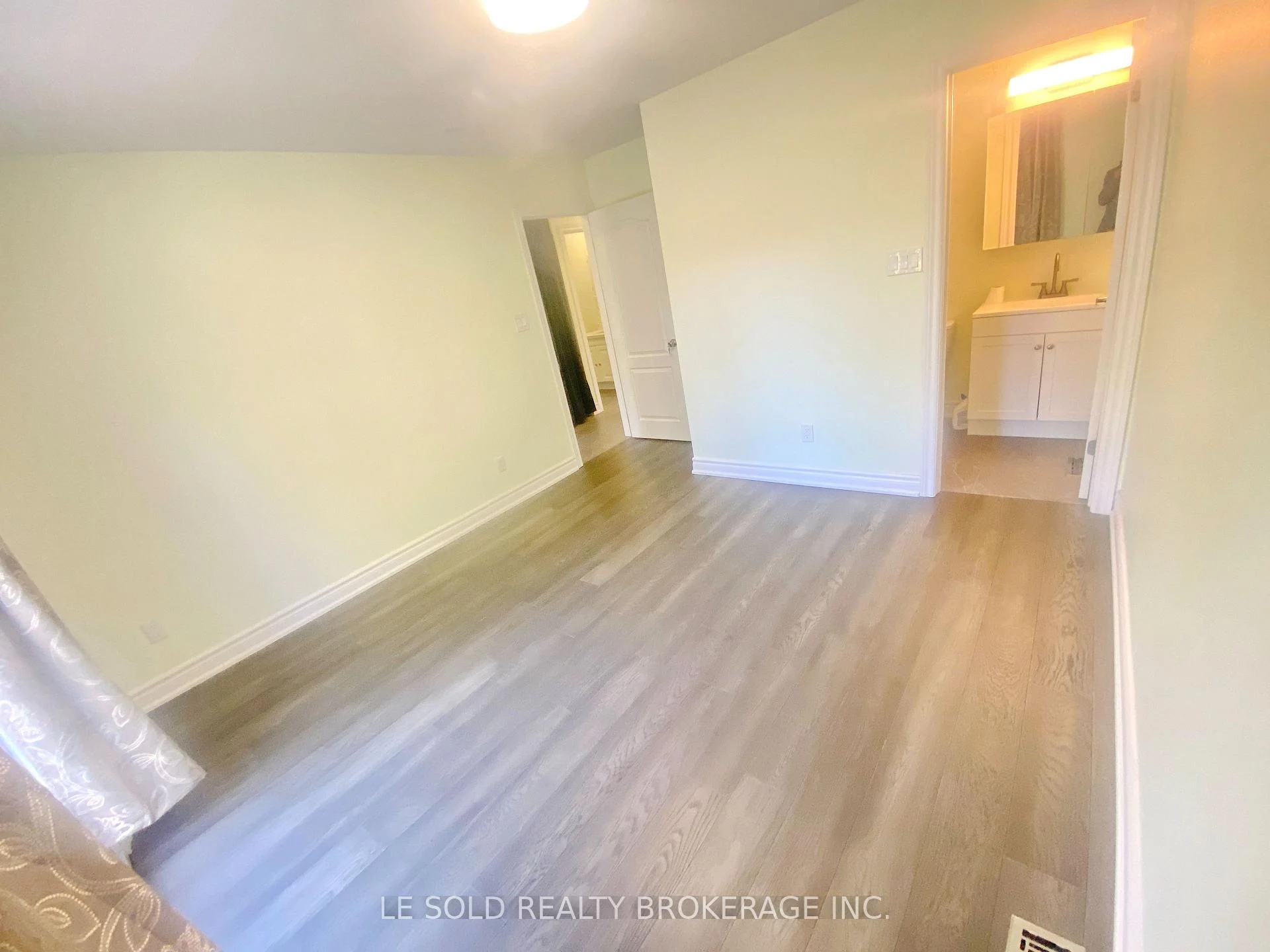 Photo 83 of Unit Upper, 2 Chipwood Crescent, North York, Pleasant View — HOMEH