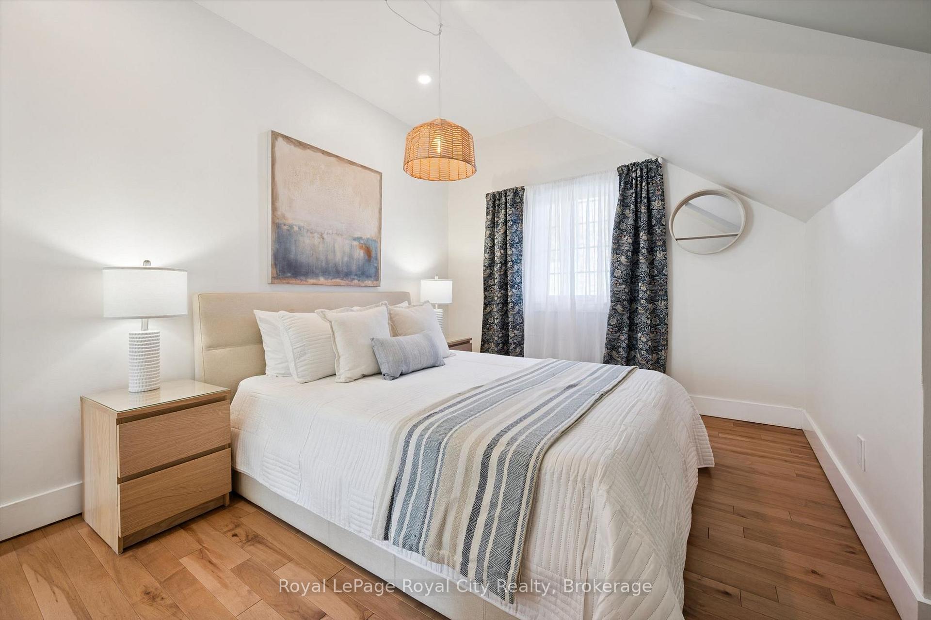 Photo 21 of 31 James Street W, Guelph, Dovercliffe Park/Old University — HOMEH