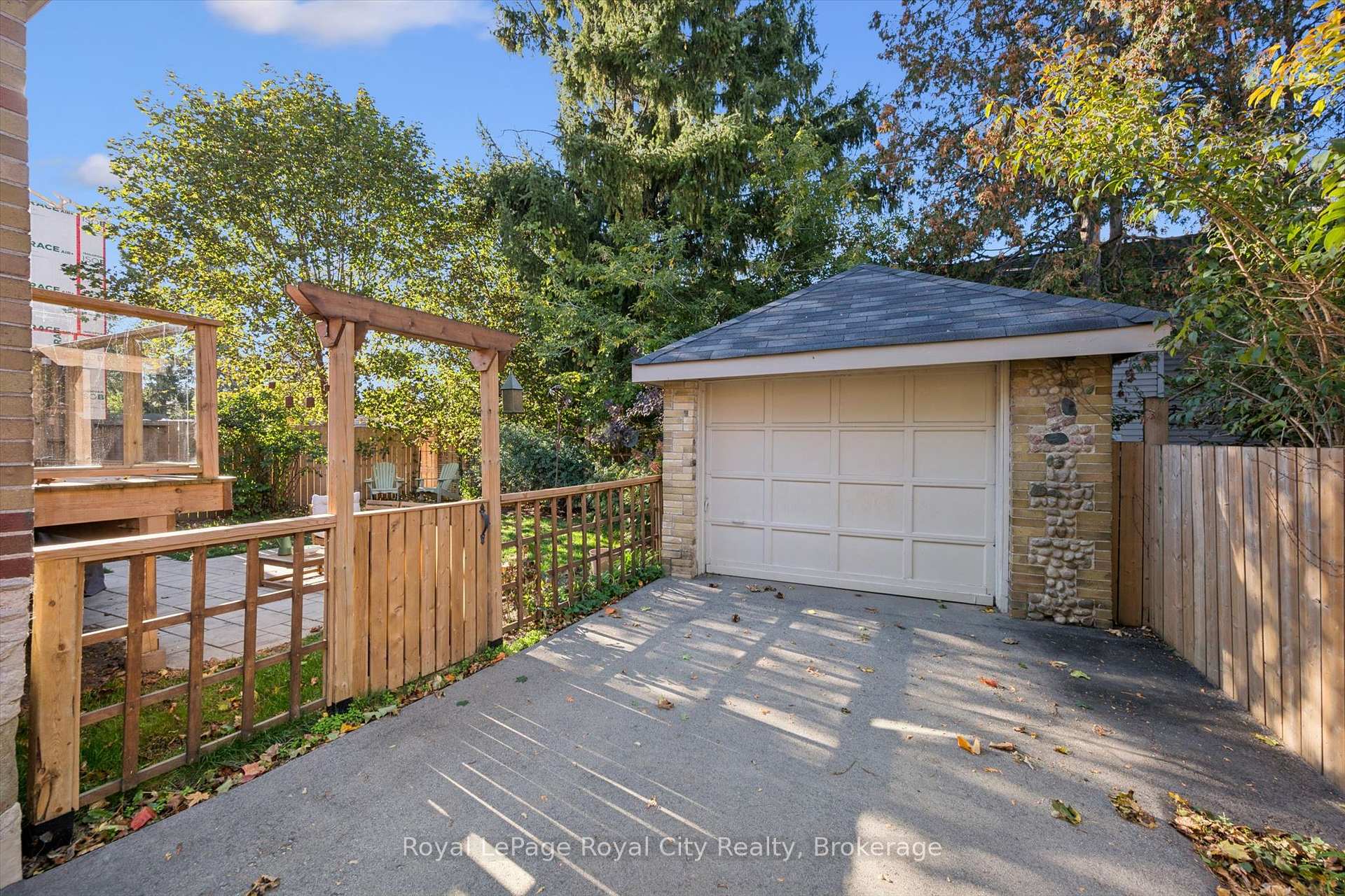 Photo 33 of 31 James Street W, Guelph, Dovercliffe Park/Old University — HOMEH
