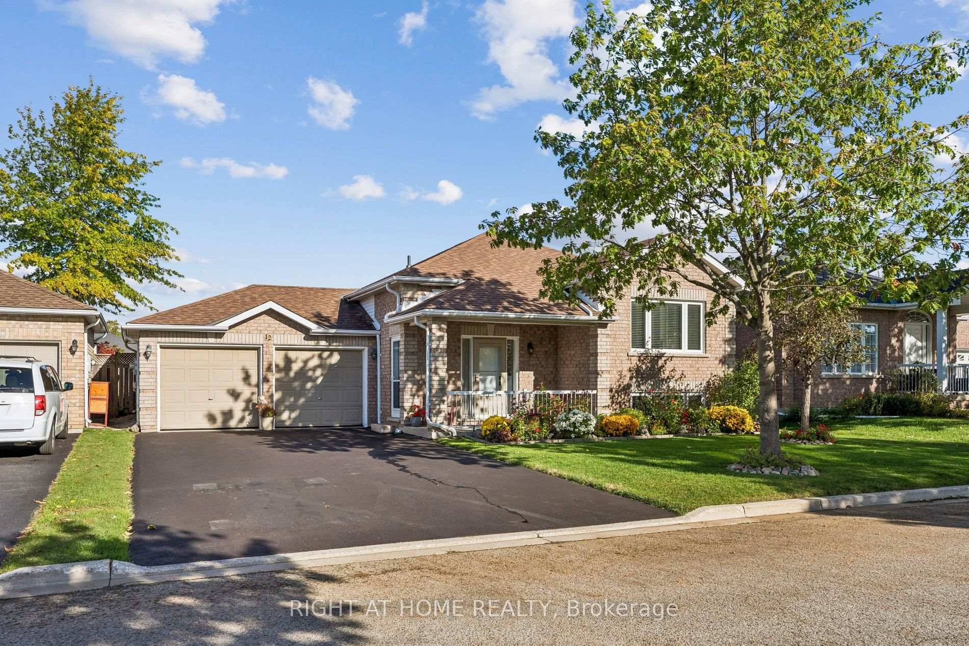 Photo 2 of 12 Player Drive, Barrie, East Bayfield — HOMEH
