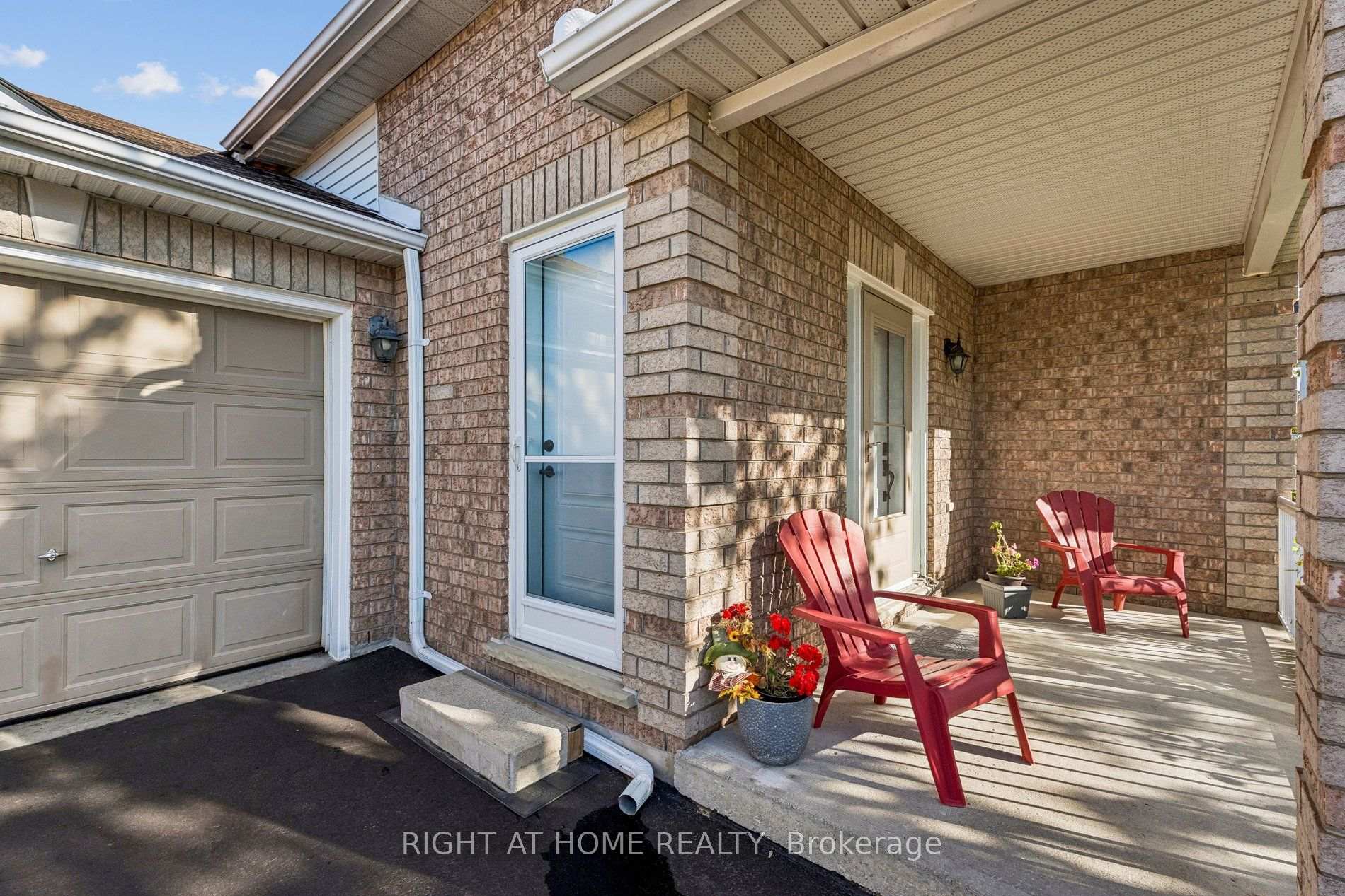 Photo 4 of 12 Player Drive, Barrie, East Bayfield — HOMEH