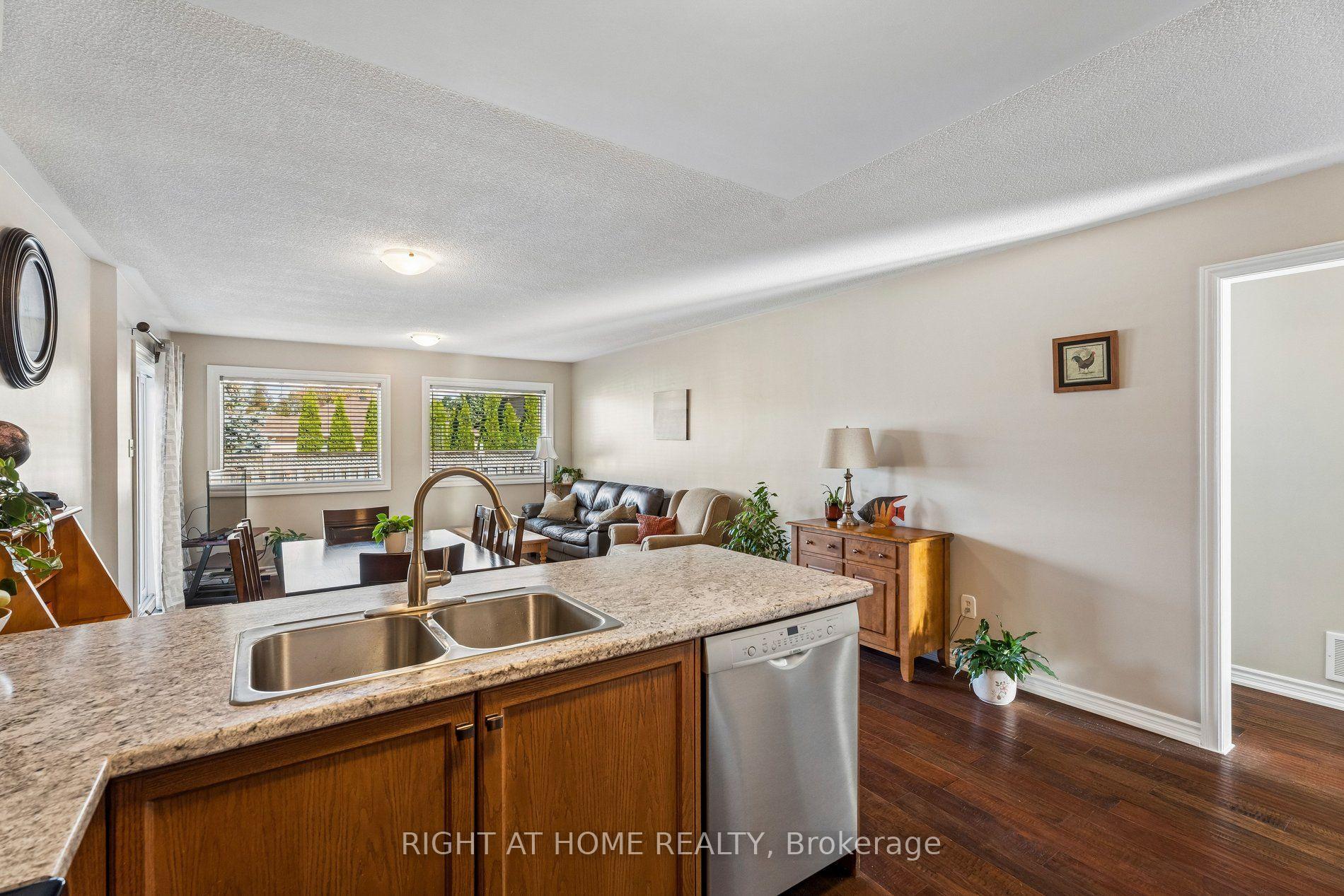 Photo 15 of 12 Player Drive, Barrie, East Bayfield — HOMEH