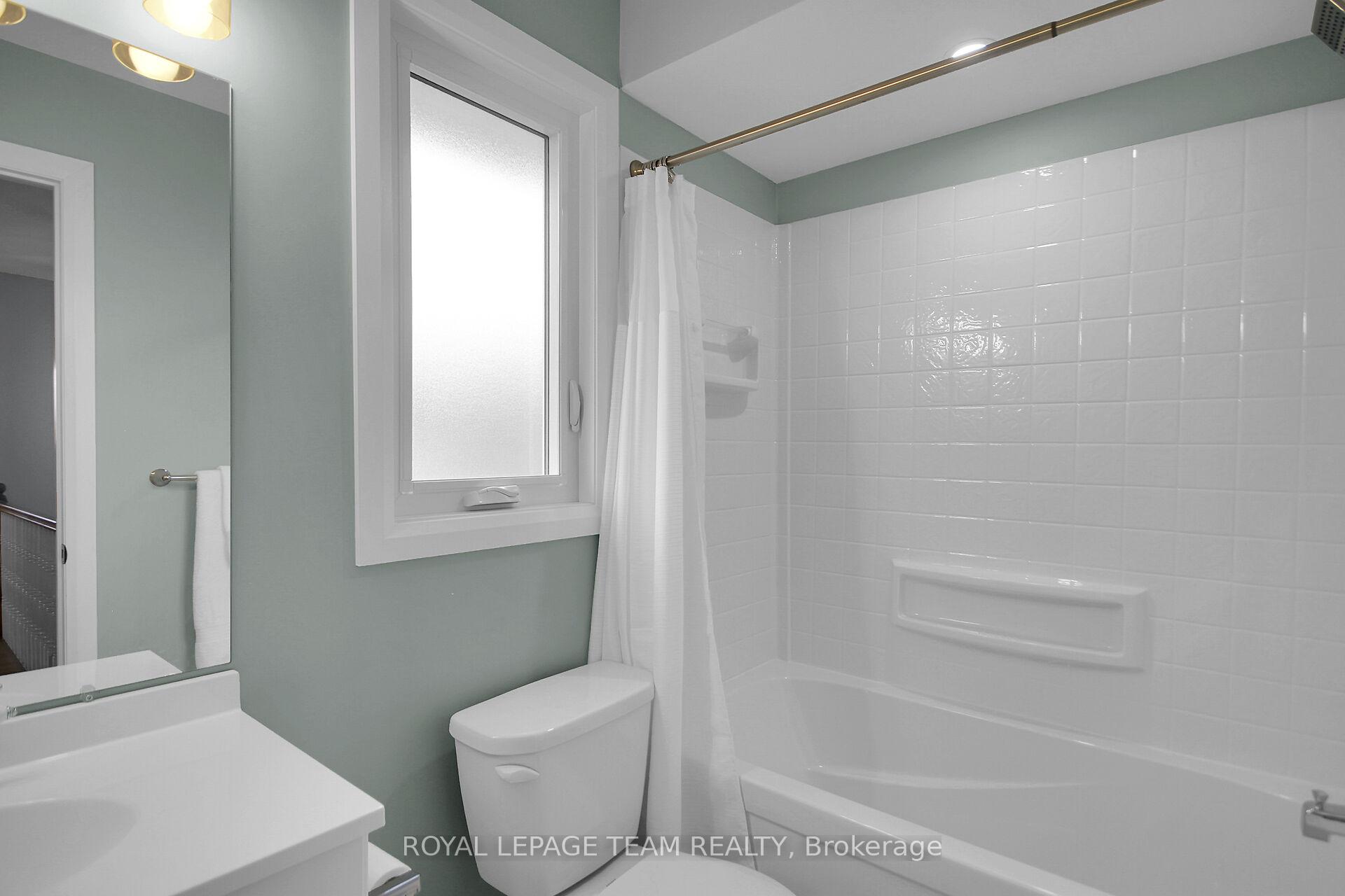 Photo 29 of 47 Dossetter Way, Ottawa, Hunt Club Park — HOMEH