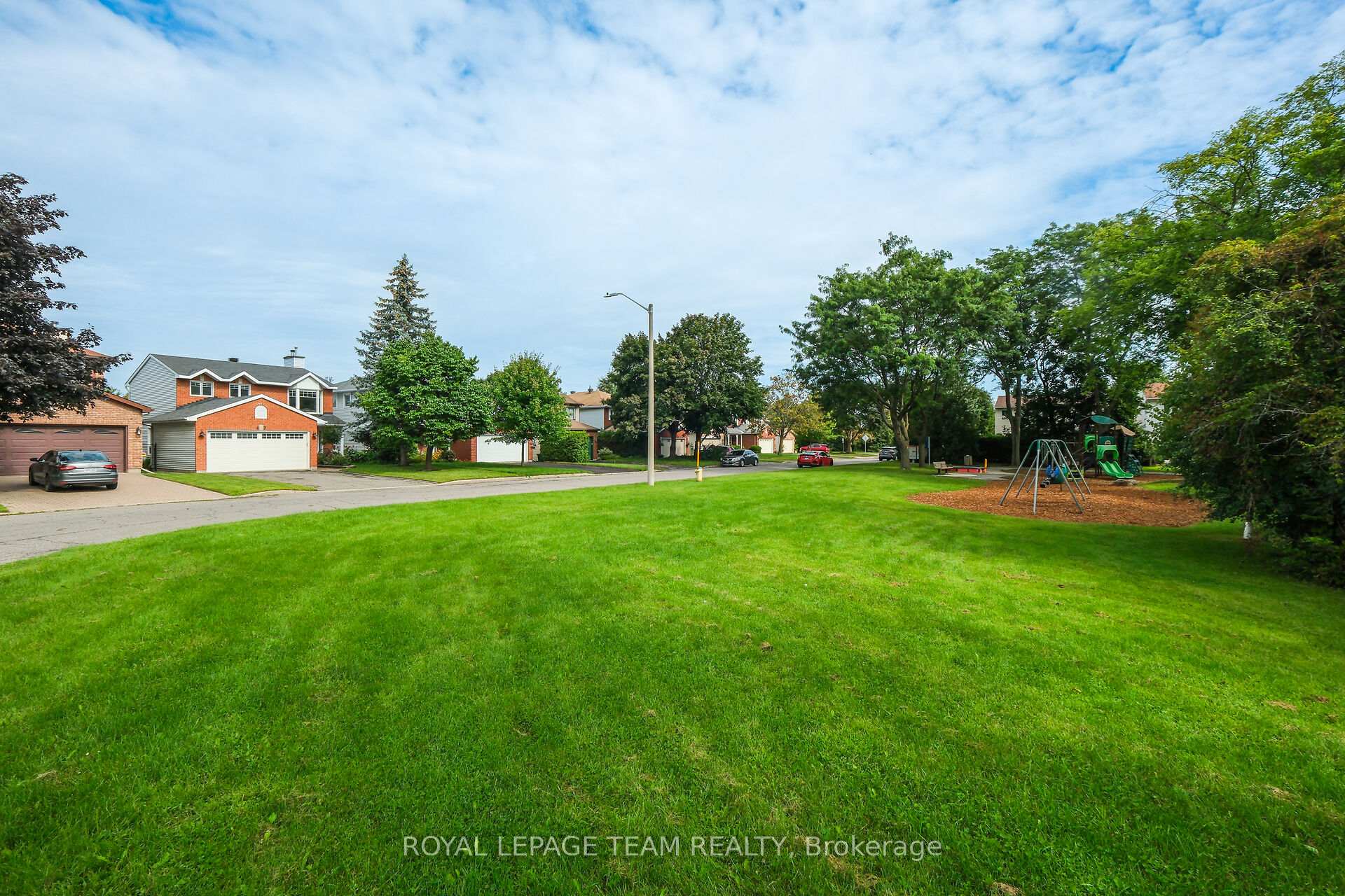 Photo 42 of 47 Dossetter Way, Ottawa, Hunt Club Park — HOMEH