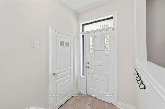 Photo 5 of 3 Indianola Drive, Etobicoke, Eringate-Centennial-West Deane — HOMEH