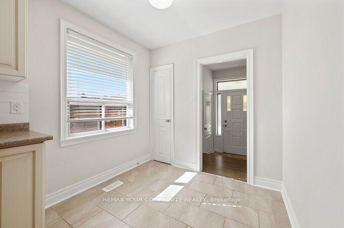 Photo 11 of 3 Indianola Drive, Etobicoke, Eringate-Centennial-West Deane — HOMEH