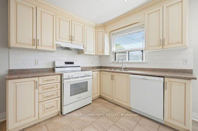 Photo 12 of 3 Indianola Drive, Etobicoke, Eringate-Centennial-West Deane — HOMEH