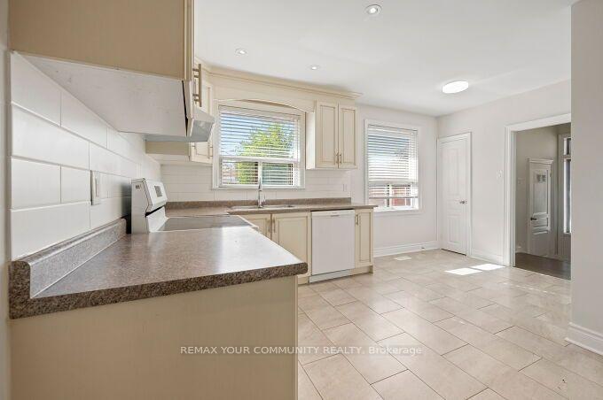 Photo 13 of 3 Indianola Drive, Etobicoke, Eringate-Centennial-West Deane — HOMEH