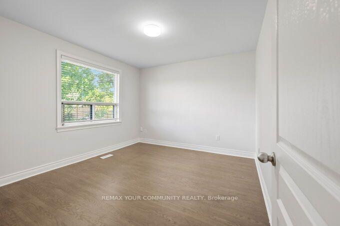 Photo 16 of 3 Indianola Drive, Etobicoke, Eringate-Centennial-West Deane — HOMEH