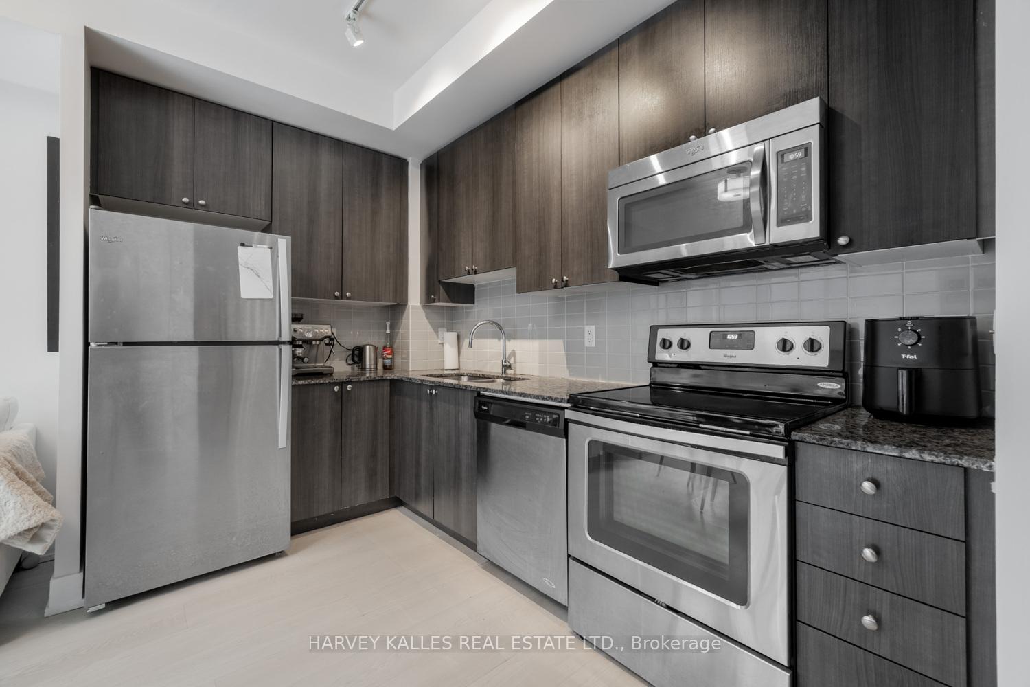 Photo 4 of Unit 202, 68 Merton Street, Toronto, Mount Pleasant West — HOMEH