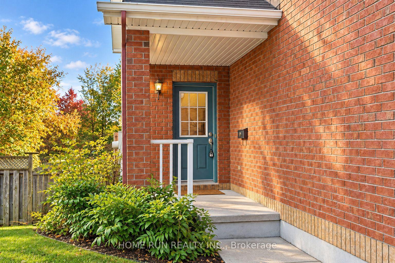 Photo 3 of 37 Tobermory Crescent, Ottawa, Kanata - Morgan's Grant/South March — HOMEH