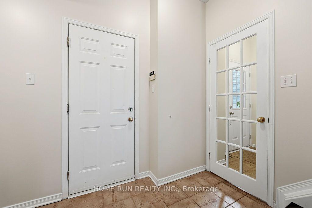 Photo 5 of 37 Tobermory Crescent, Ottawa, Kanata - Morgan's Grant/South March — HOMEH