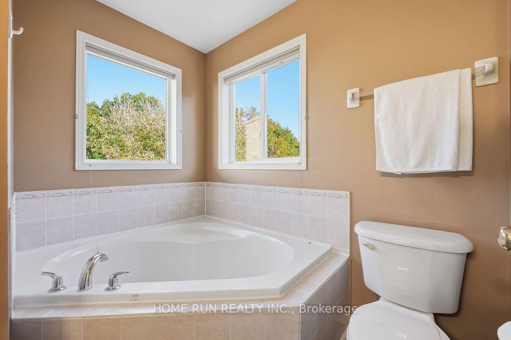 Photo 31 of 37 Tobermory Crescent, Ottawa, Kanata - Morgan's Grant/South March — HOMEH