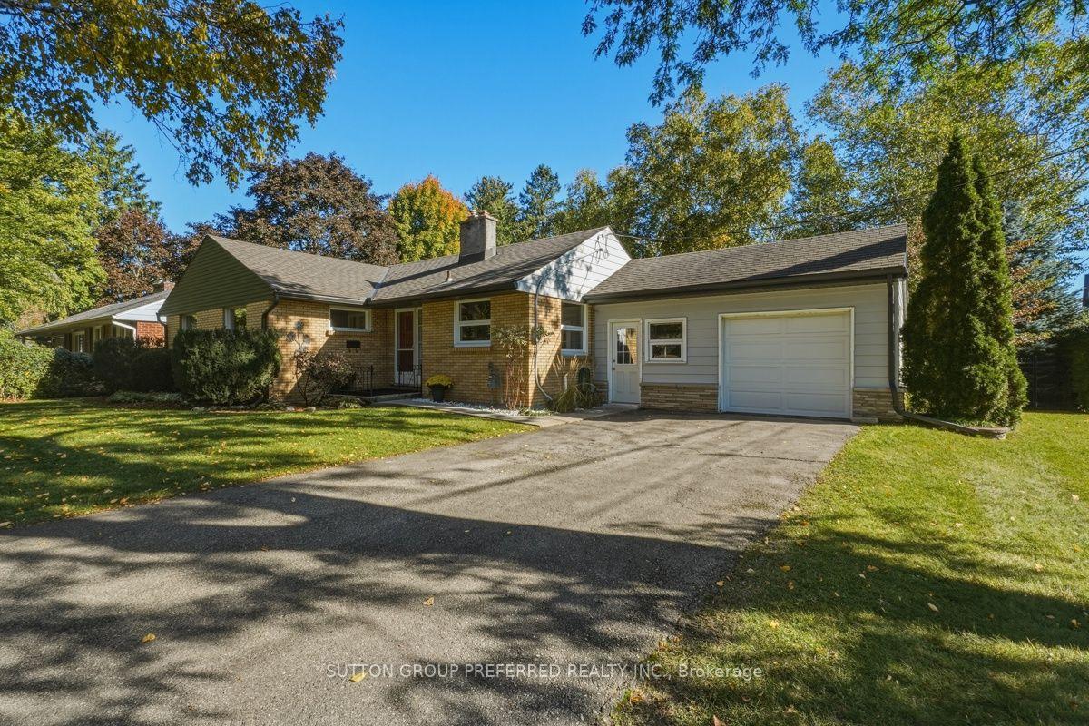 Photo of 465 Glen Crescent