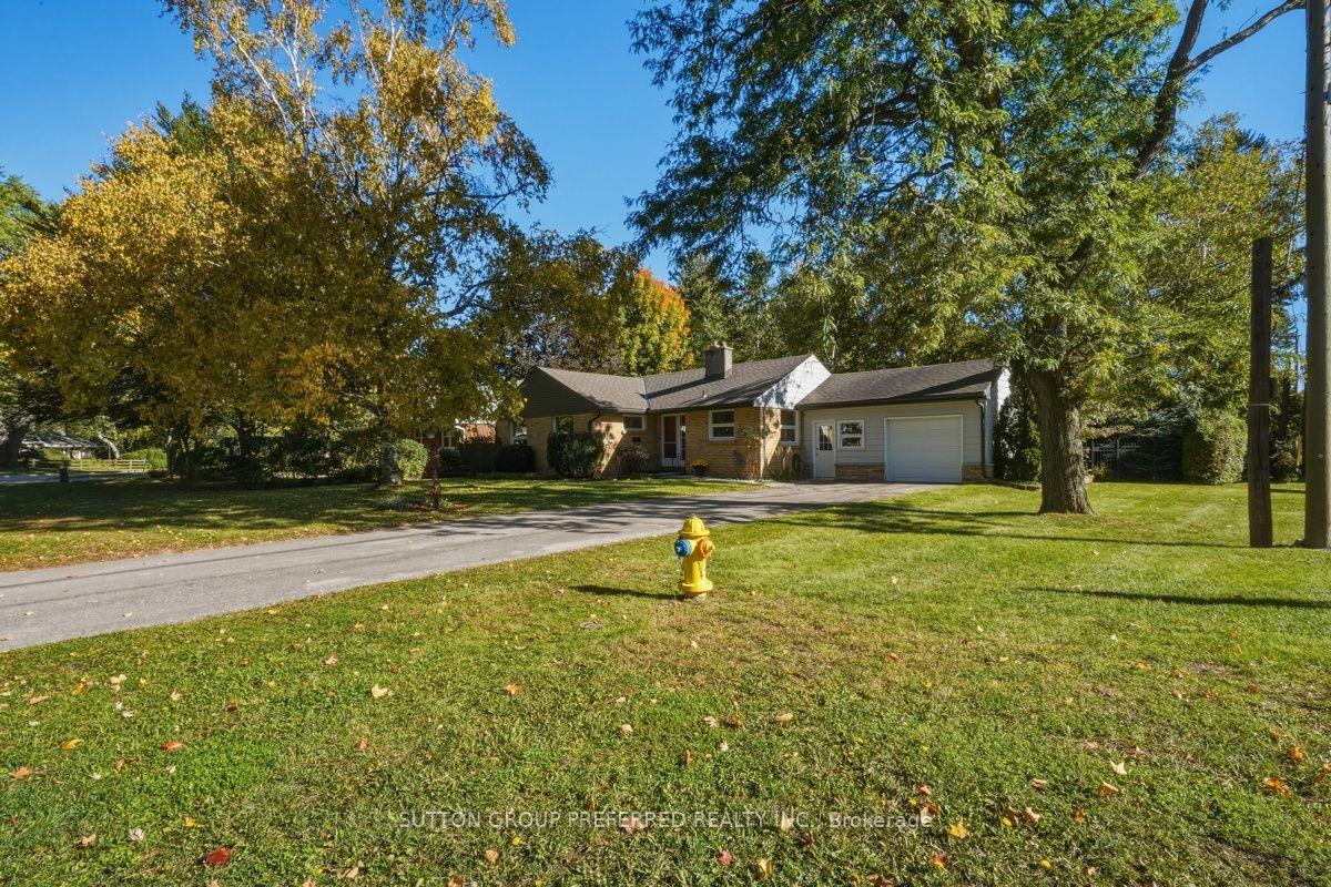 Photo 2 of 465 Glen Crescent, London, North P — HOMEH