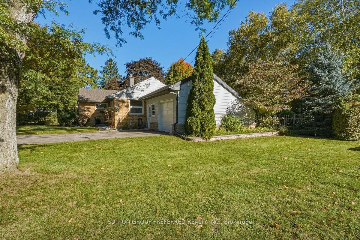 Photo 4 of 465 Glen Crescent, London, North P — HOMEH