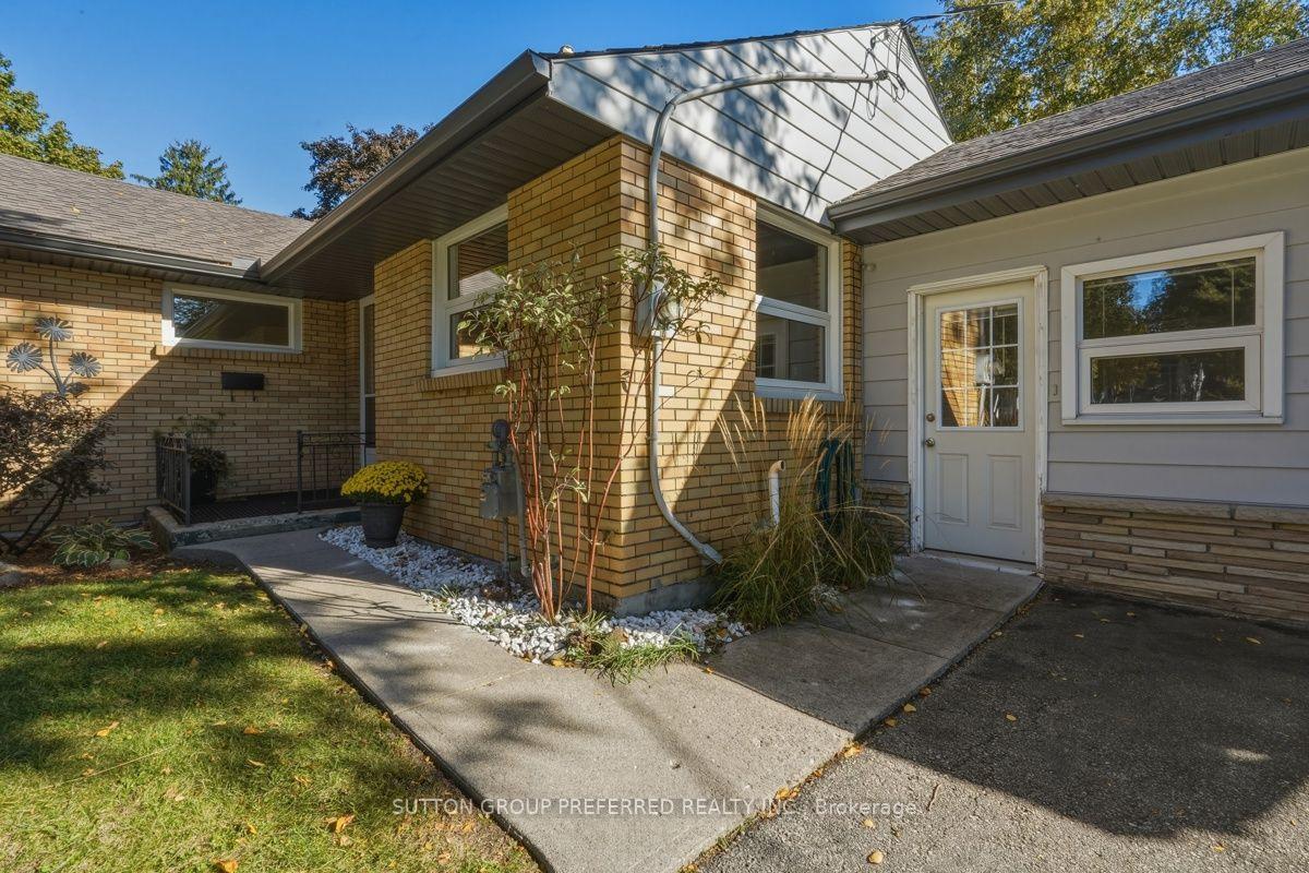 Photo 6 of 465 Glen Crescent, London, North P — HOMEH