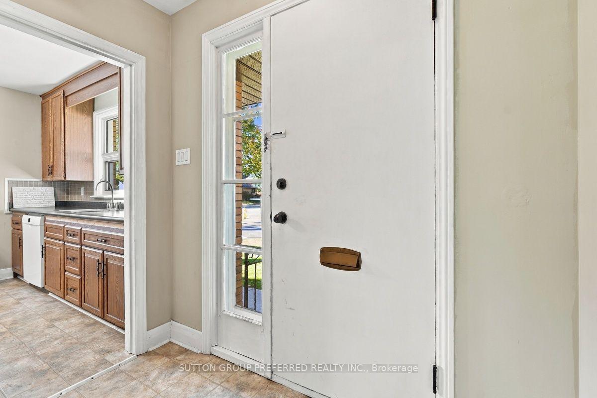 Photo 7 of 465 Glen Crescent, London, North P — HOMEH