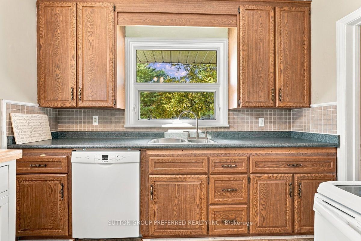 Photo 13 of 465 Glen Crescent, London, North P — HOMEH