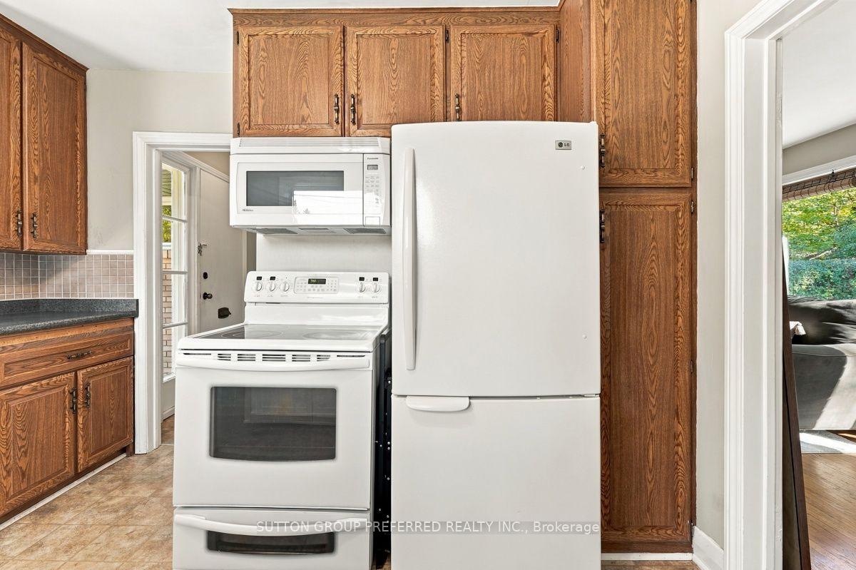 Photo 14 of 465 Glen Crescent, London, North P — HOMEH