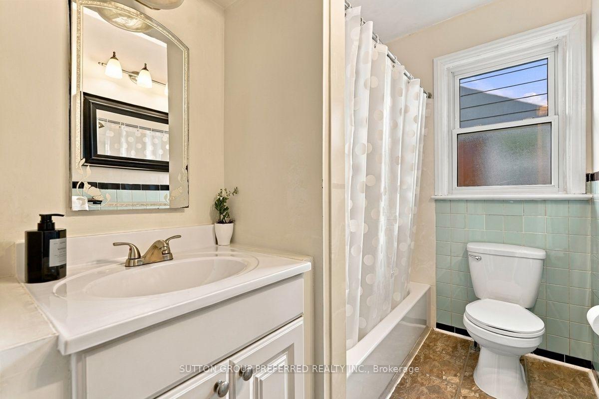 Photo 23 of 465 Glen Crescent, London, North P — HOMEH