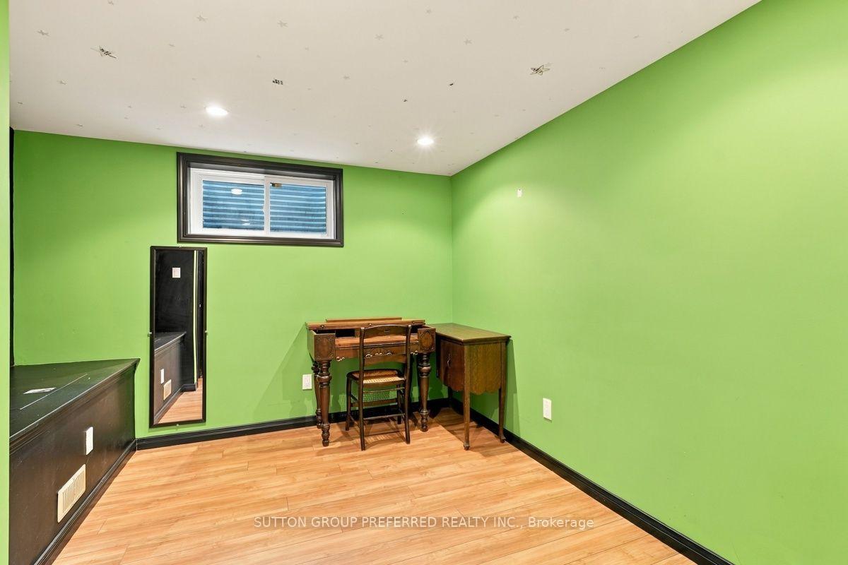 Photo 29 of 465 Glen Crescent, London, North P — HOMEH