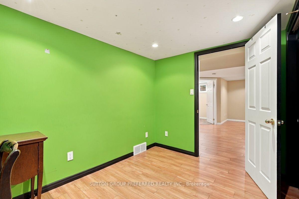 Photo 30 of 465 Glen Crescent, London, North P — HOMEH