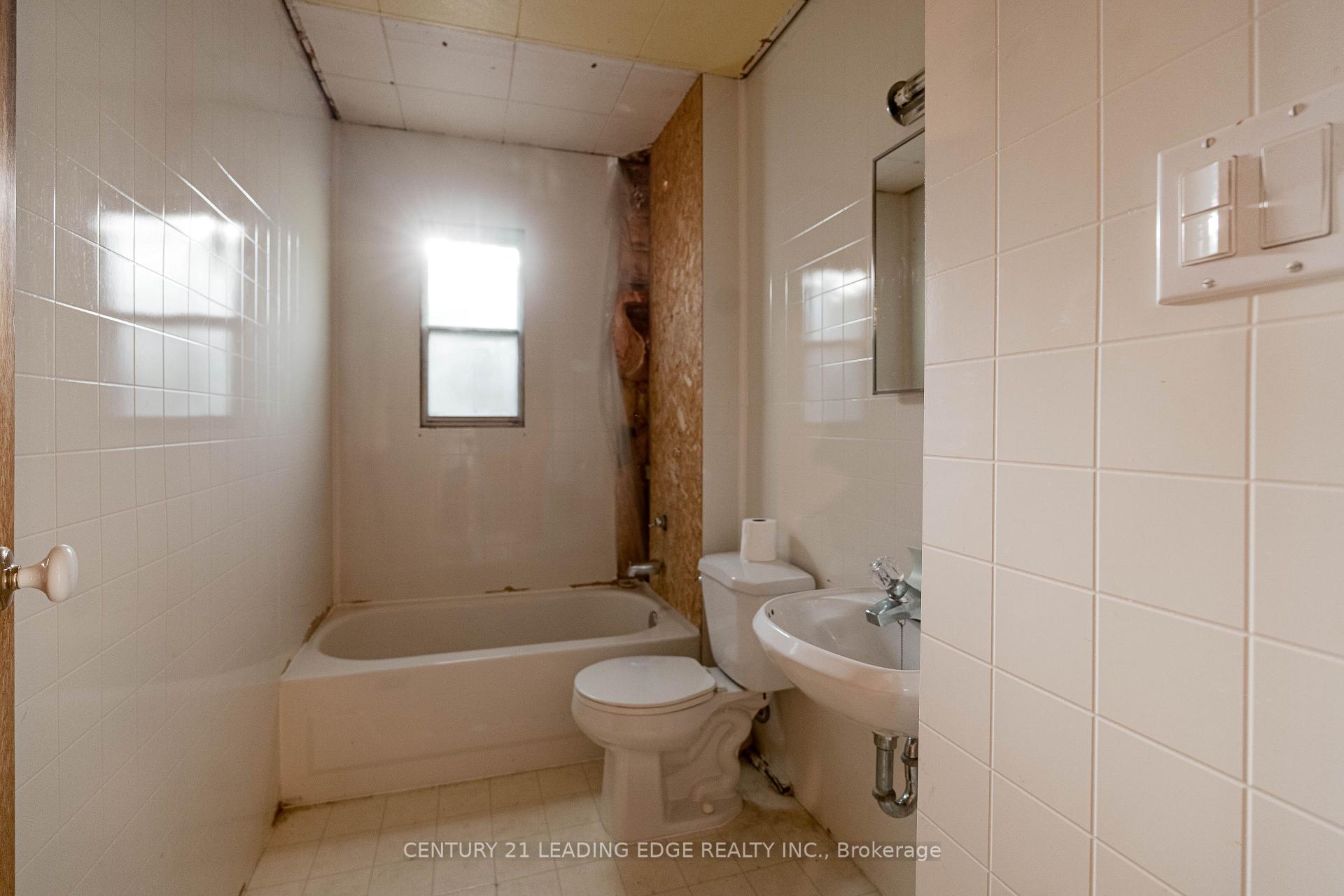 Photo 23 of 14 George Street, Ajax, Central — HOMEH