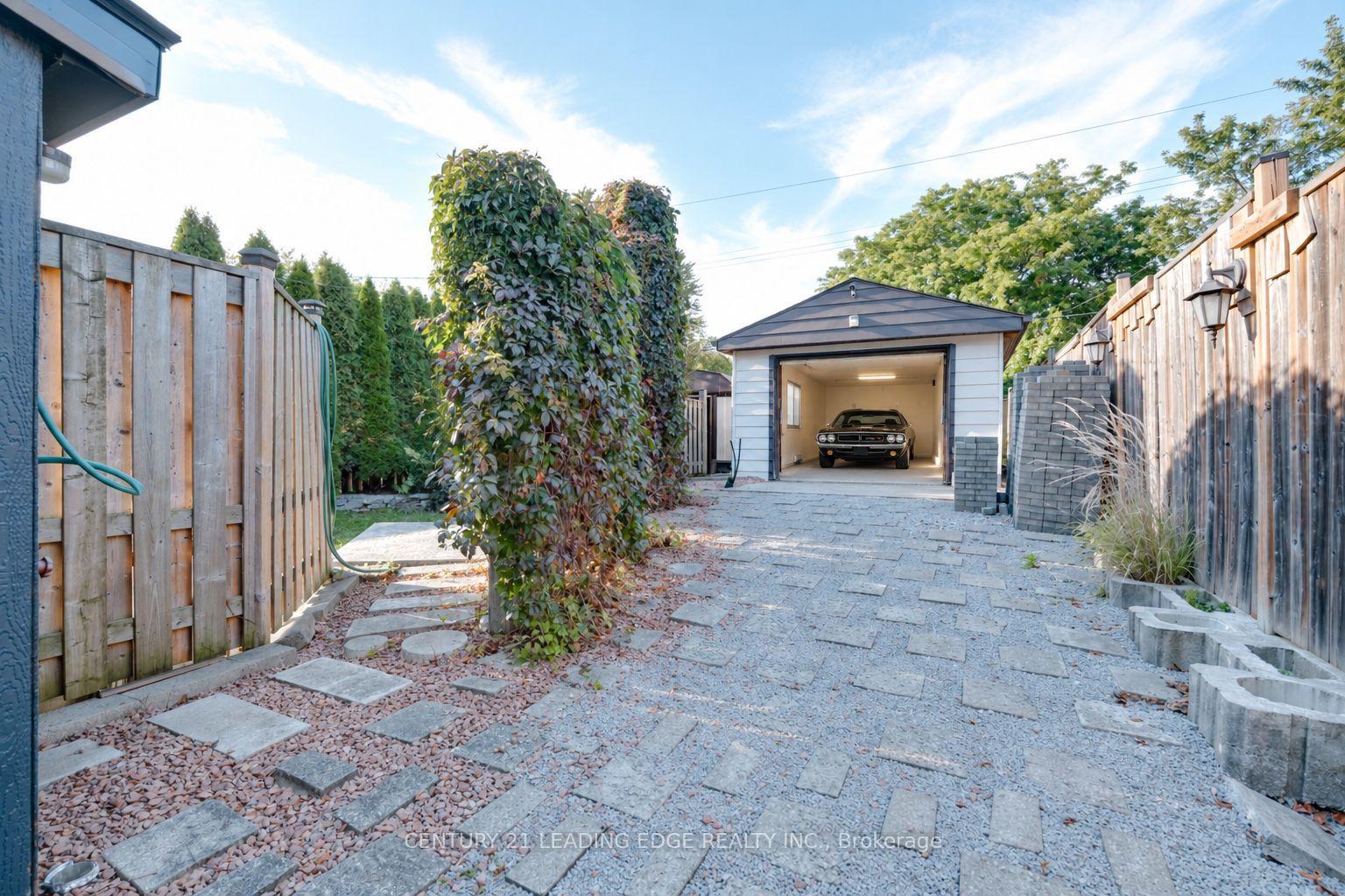 Photo 33 of 14 George Street, Ajax, Central — HOMEH