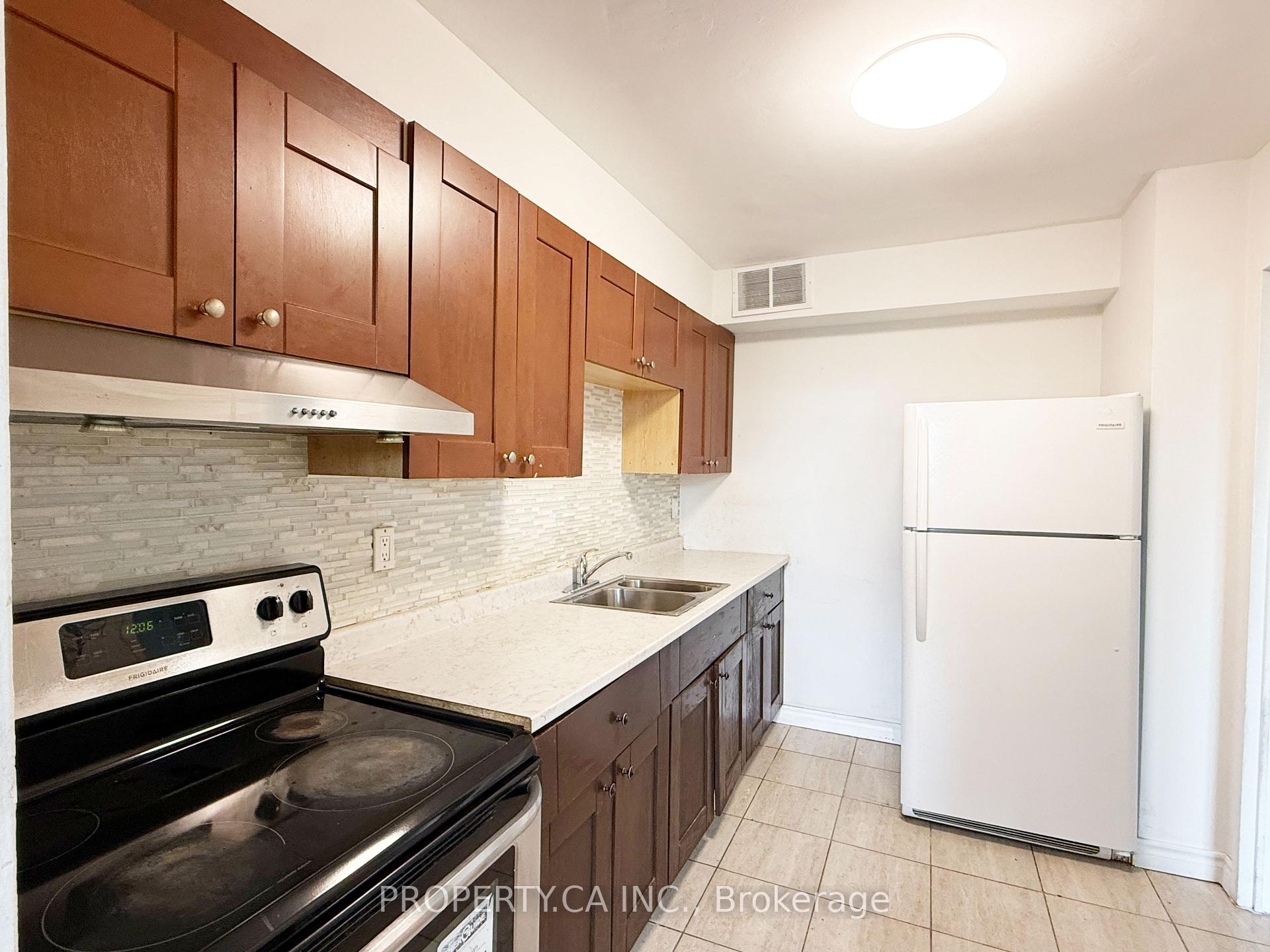 Photo 4 of Unit 411, 10 Parkway Forest Drive, North York, Henry Farm — HOMEH