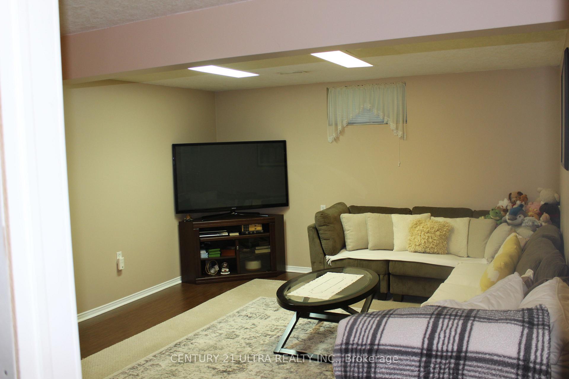 Photo 17 of 373 Brembel Crescent, Kitchener, Grand River North — HOMEH