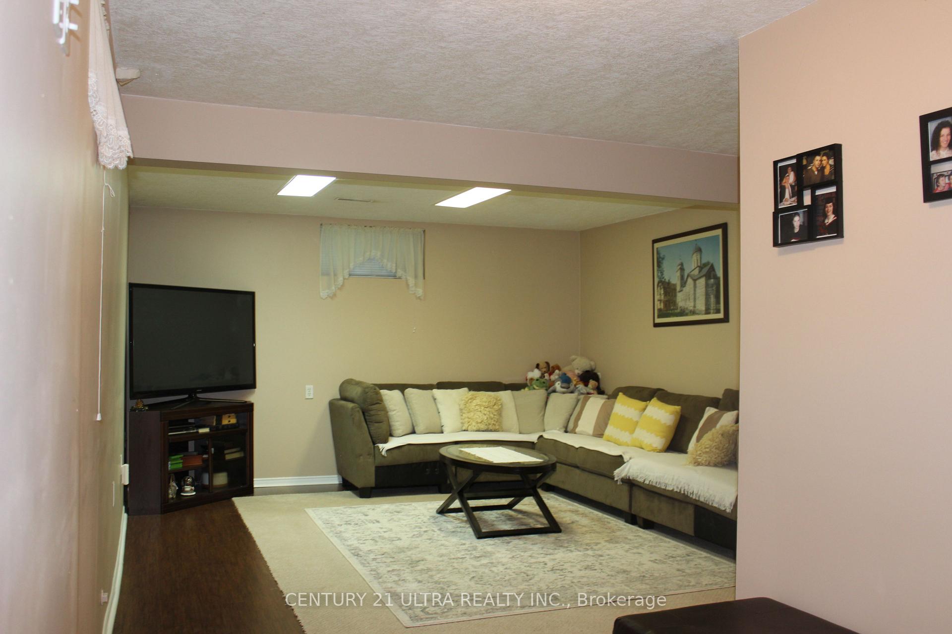 Photo 18 of 373 Brembel Crescent, Kitchener, Grand River North — HOMEH