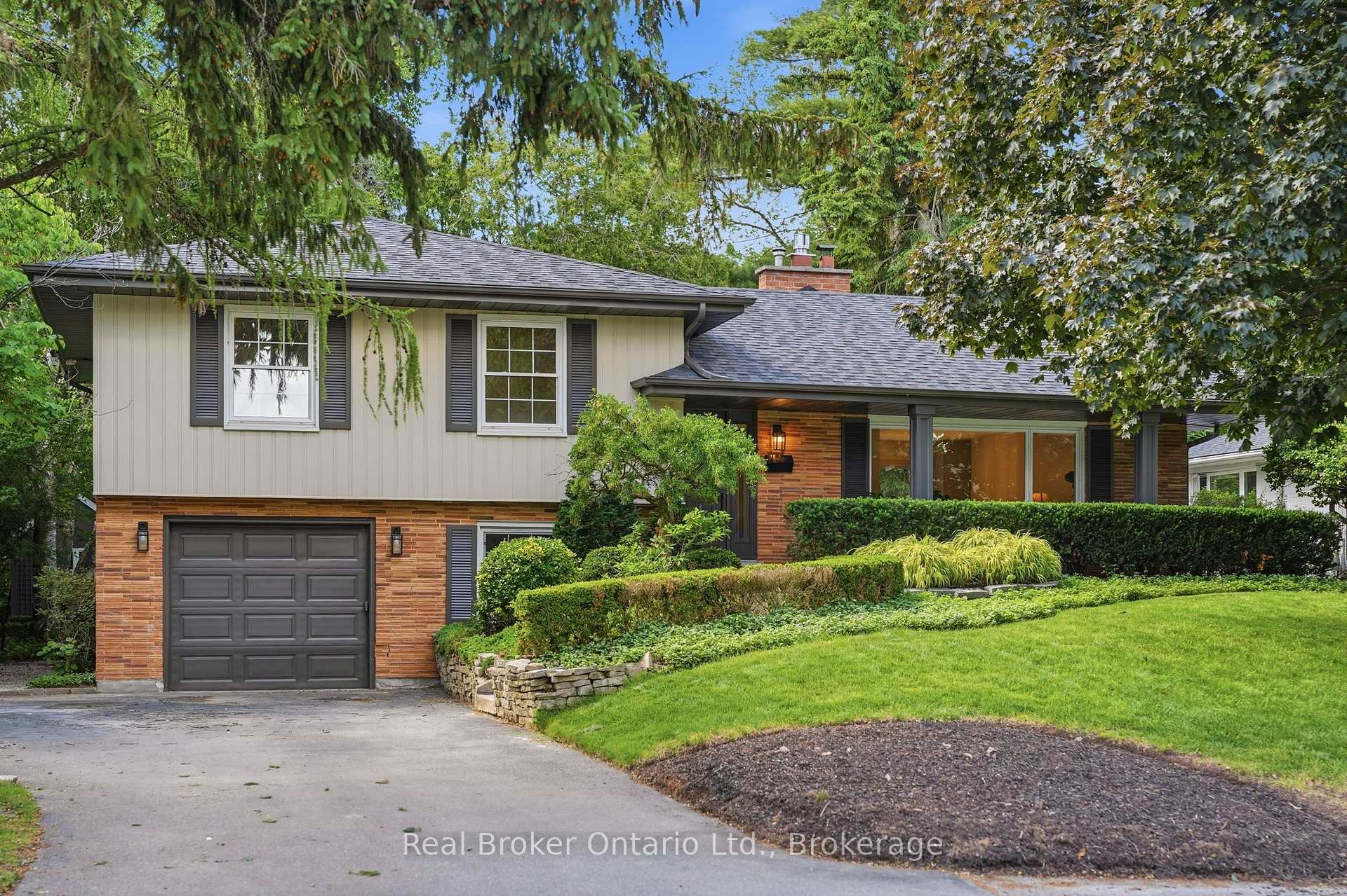 Photo of 571 Leonard Court